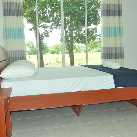 Risenlak Holiday Resort Полоннарува Екстер'єр фото