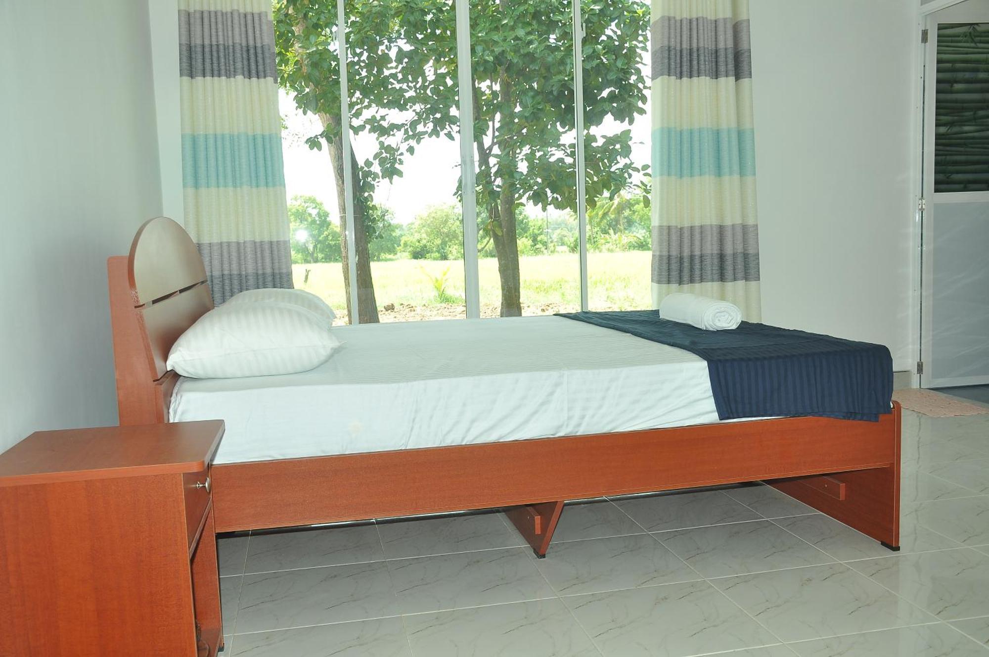 Risenlak Holiday Resort Полоннарува Екстер'єр фото