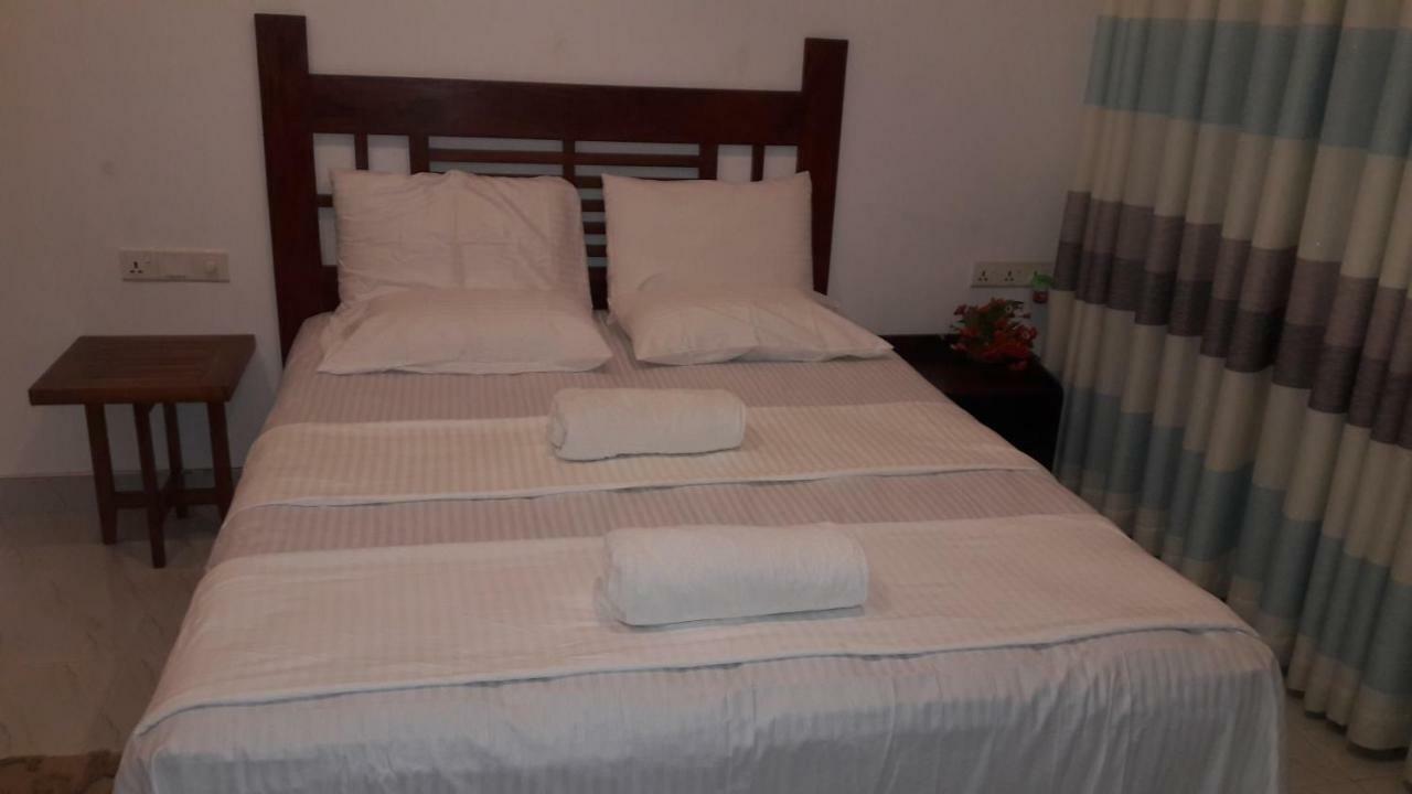 Risenlak Holiday Resort Полоннарува Екстер'єр фото