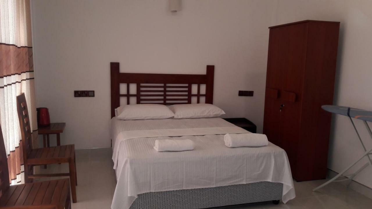 Risenlak Holiday Resort Полоннарува Екстер'єр фото