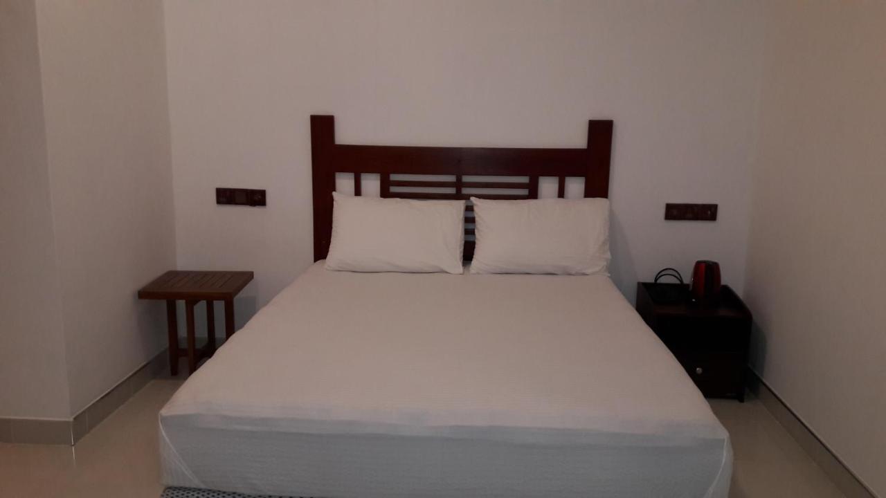 Risenlak Holiday Resort Полоннарува Екстер'єр фото